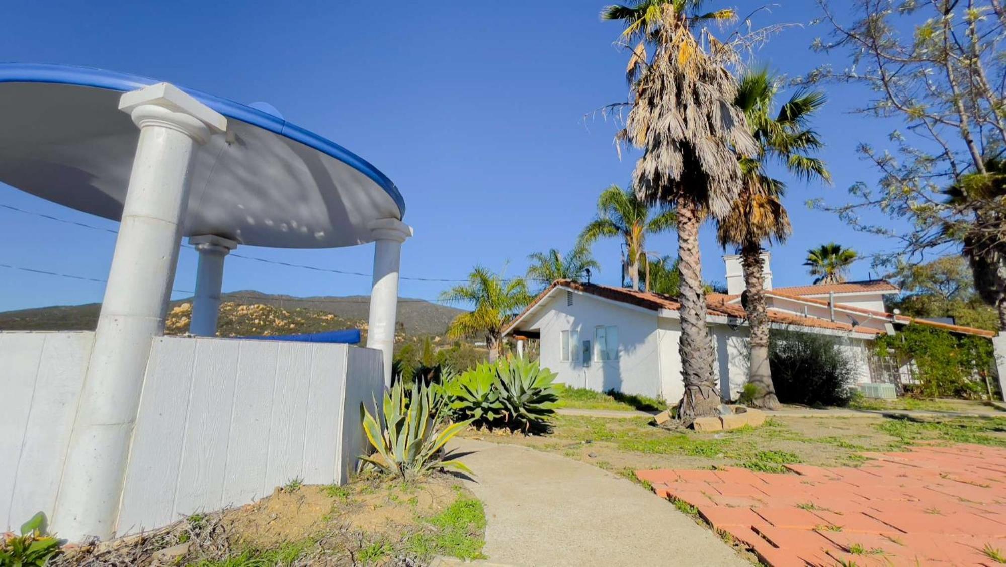 Private Home On 10 Acres - Heated Salt Pool & Jacuzzi, Mountain & City Views, Horseshoes, Basketball, Bbq, Golf Putting, Foosball, Croquet, Bose Stereo, White Cotton Bedding - Hilltop Hacienda, Pool Heat Optional Jamul 외부 사진
