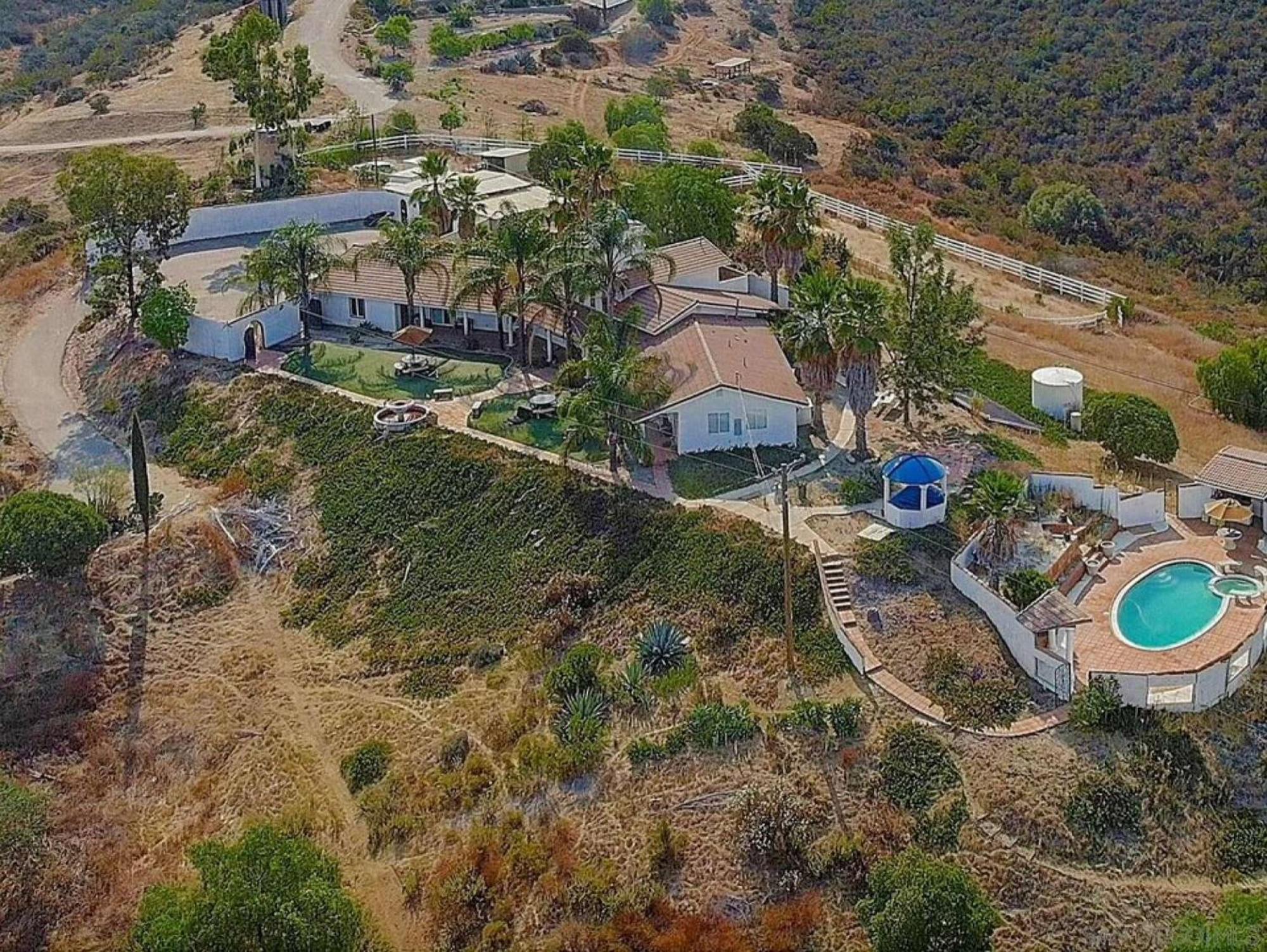 Private Home On 10 Acres - Heated Salt Pool & Jacuzzi, Mountain & City Views, Horseshoes, Basketball, Bbq, Golf Putting, Foosball, Croquet, Bose Stereo, White Cotton Bedding - Hilltop Hacienda, Pool Heat Optional Jamul 외부 사진