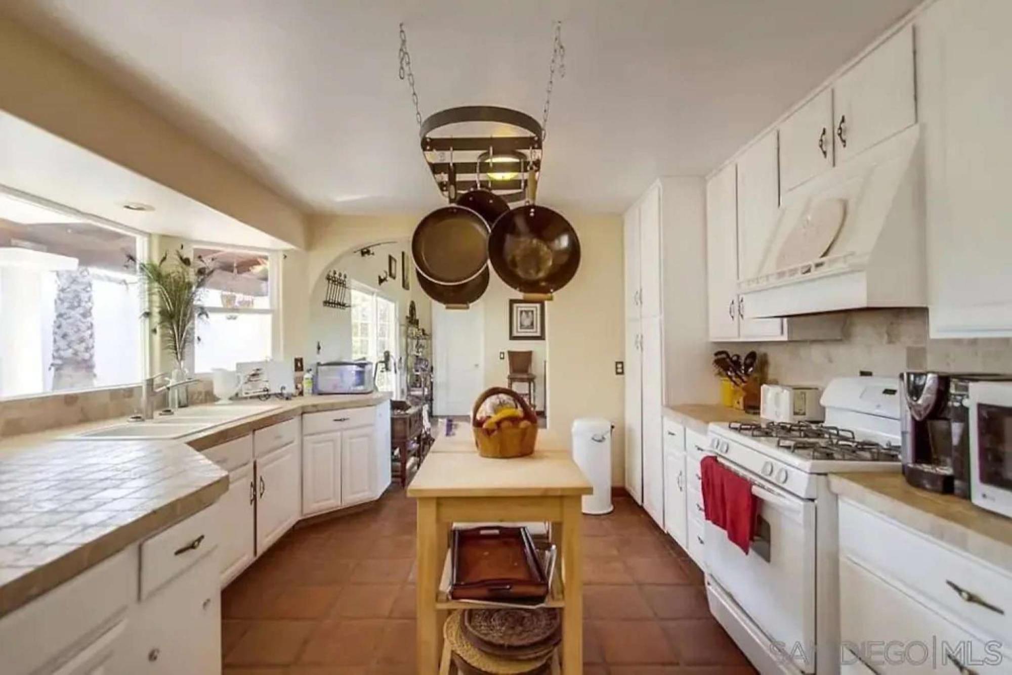Private Home On 10 Acres - Heated Salt Pool & Jacuzzi, Mountain & City Views, Horseshoes, Basketball, Bbq, Golf Putting, Foosball, Croquet, Bose Stereo, White Cotton Bedding - Hilltop Hacienda, Pool Heat Optional Jamul 외부 사진