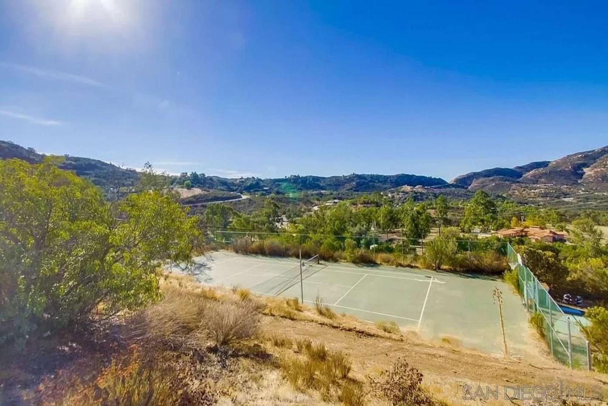 Private Home On 10 Acres - Heated Salt Pool & Jacuzzi, Mountain & City Views, Horseshoes, Basketball, Bbq, Golf Putting, Foosball, Croquet, Bose Stereo, White Cotton Bedding - Hilltop Hacienda, Pool Heat Optional Jamul 외부 사진